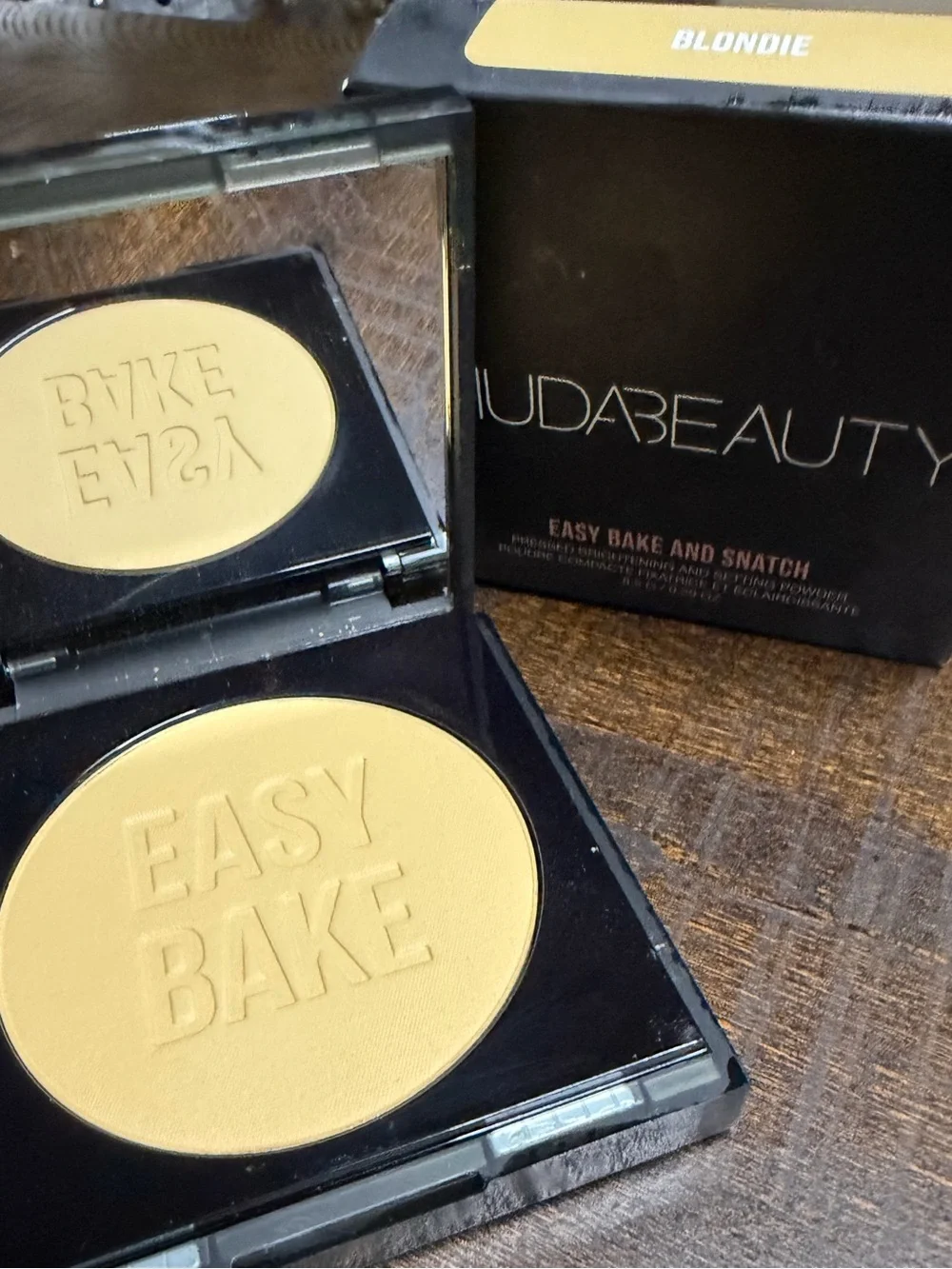 HUDA BEAUTY pressed setting